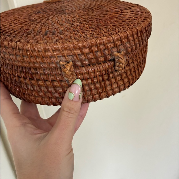 TROPIC// Brown Woven Crossbody Bag - Picture 5 of 10